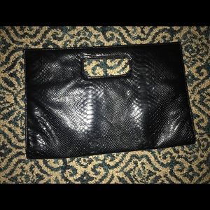 Black clutch